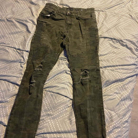 Jeans - Picture 1 of 3